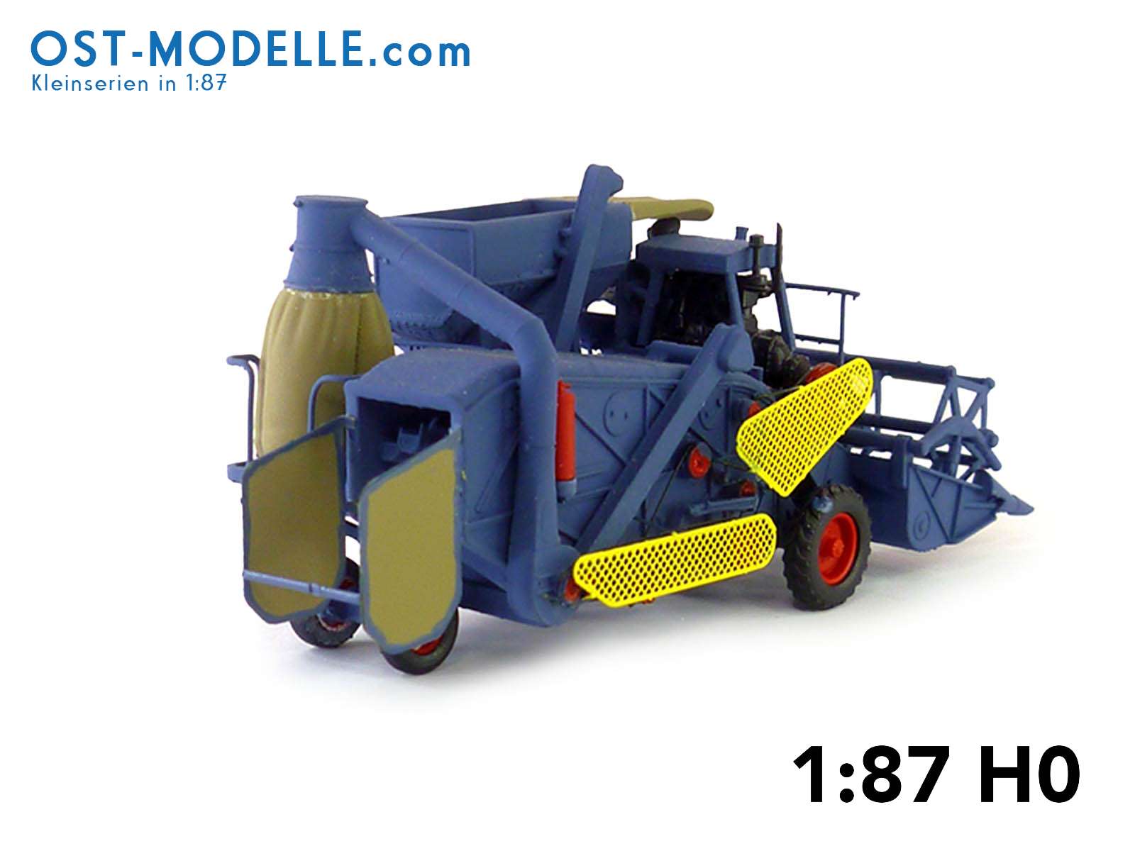 Maehdrescher E175 mit Spreusack blau